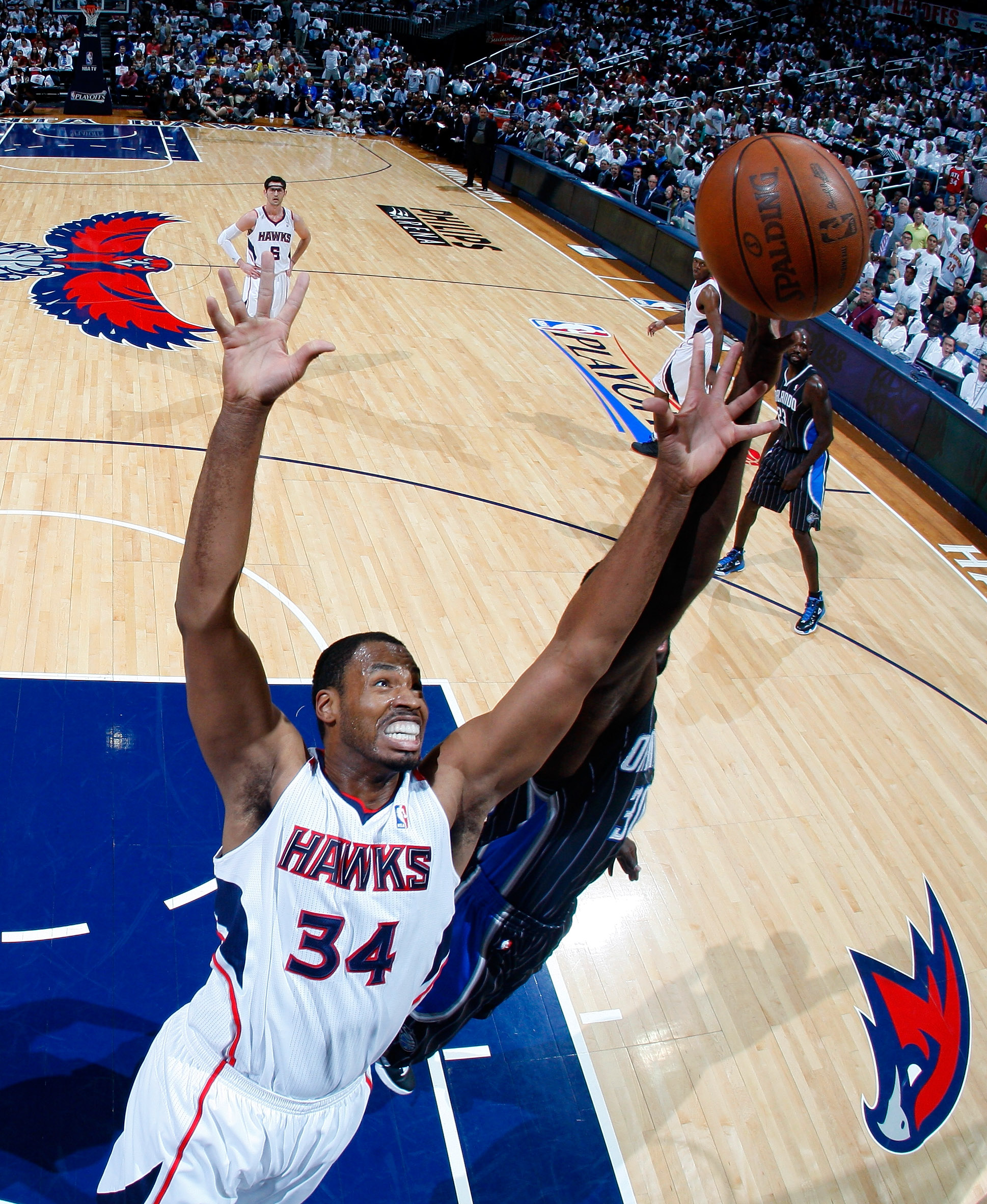 Jason Collins during Game 6 between the Atlanta Hawks and Orlando Magic in the NBA Playoffs on April 28, 2011 | Source: Getty Images