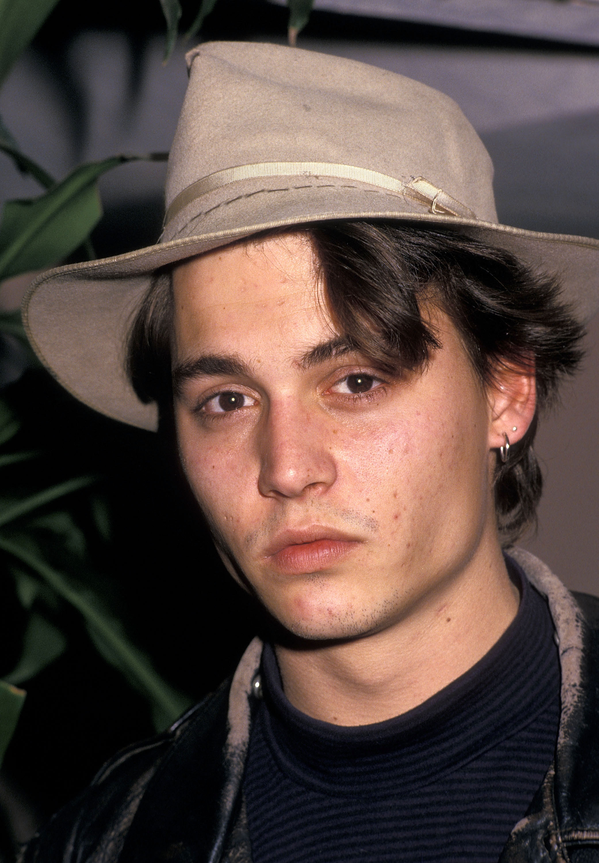 Johnny Depp am 13. Dezember 1987 in Sherman Oaks, Kalifornien | Quelle: Getty Images