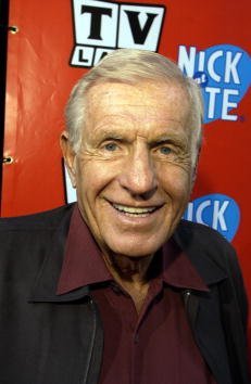 Jerry Van Dyke at Nite Upfront in "The Bat Cave" on Broadway in New York City on April 24, 2002 | Photo: Getty Images