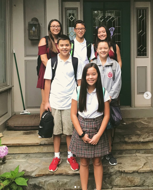 Six out of eight of the children grew up with their mother following the divorce. On this occasion, they posed together while ready for school on August 23, 2018. | Source: Instagram/kateplusmy8