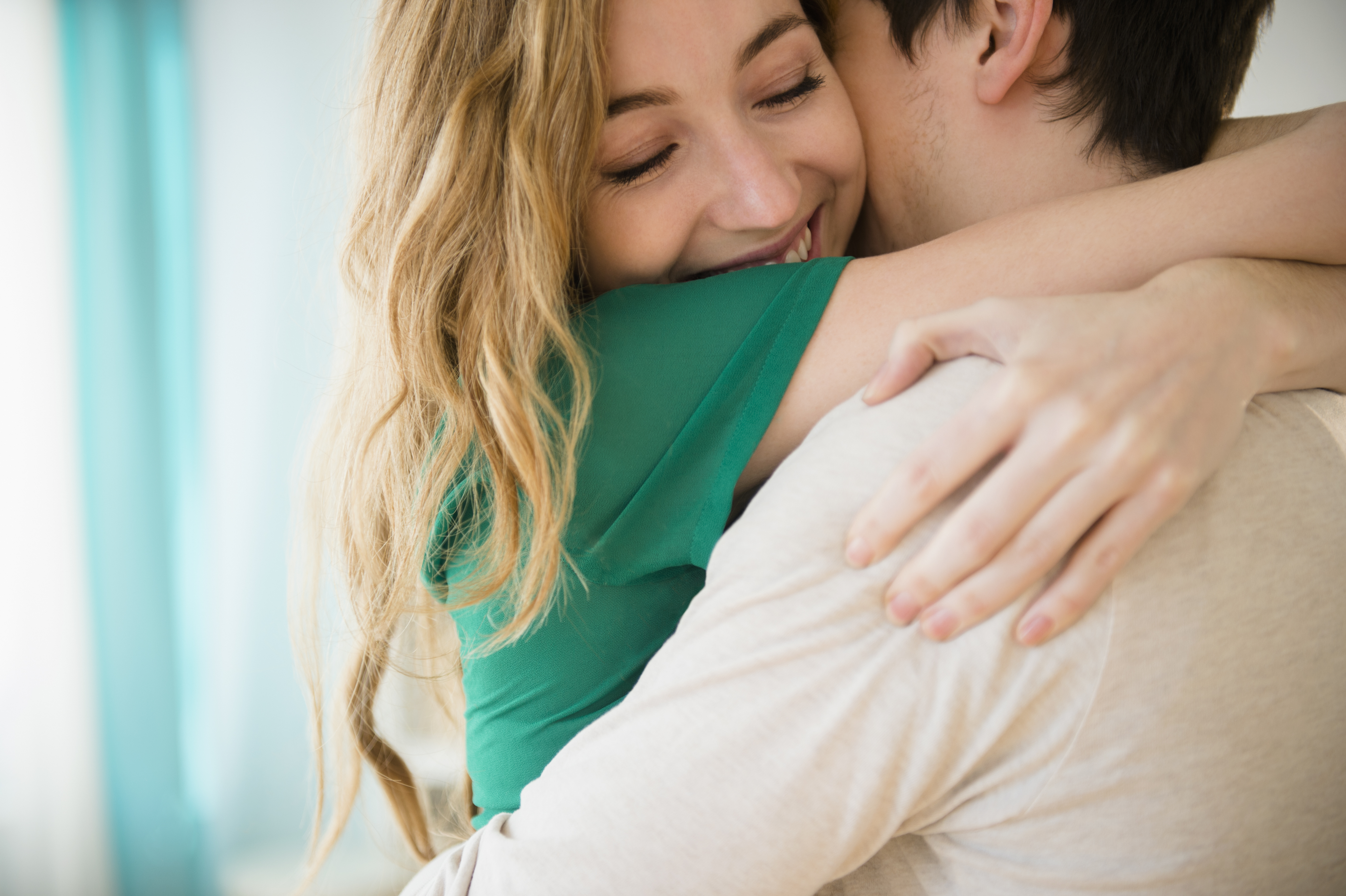 Woman hugging boyfriend | Source: Getty Images