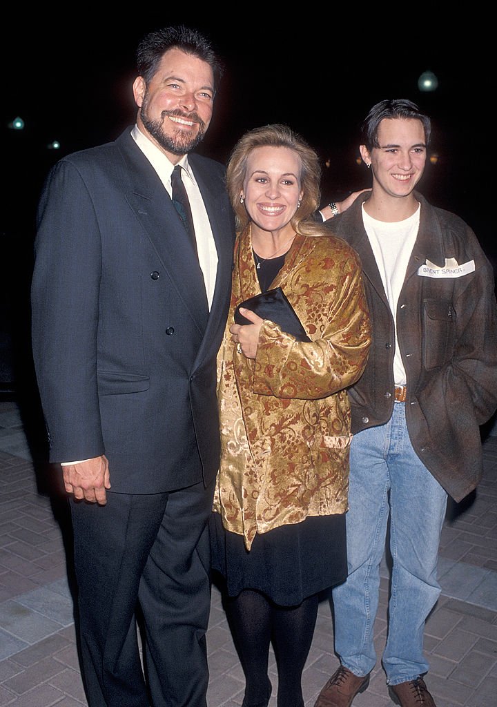 Genie Francis and husband actor Jonathan Frakes and actor Wil Wheaton attend the Special Screening of the "Star Trek: The Next Generation" Series Finale "All Good Things" on May 19, 1994 | Photo: Getty Images