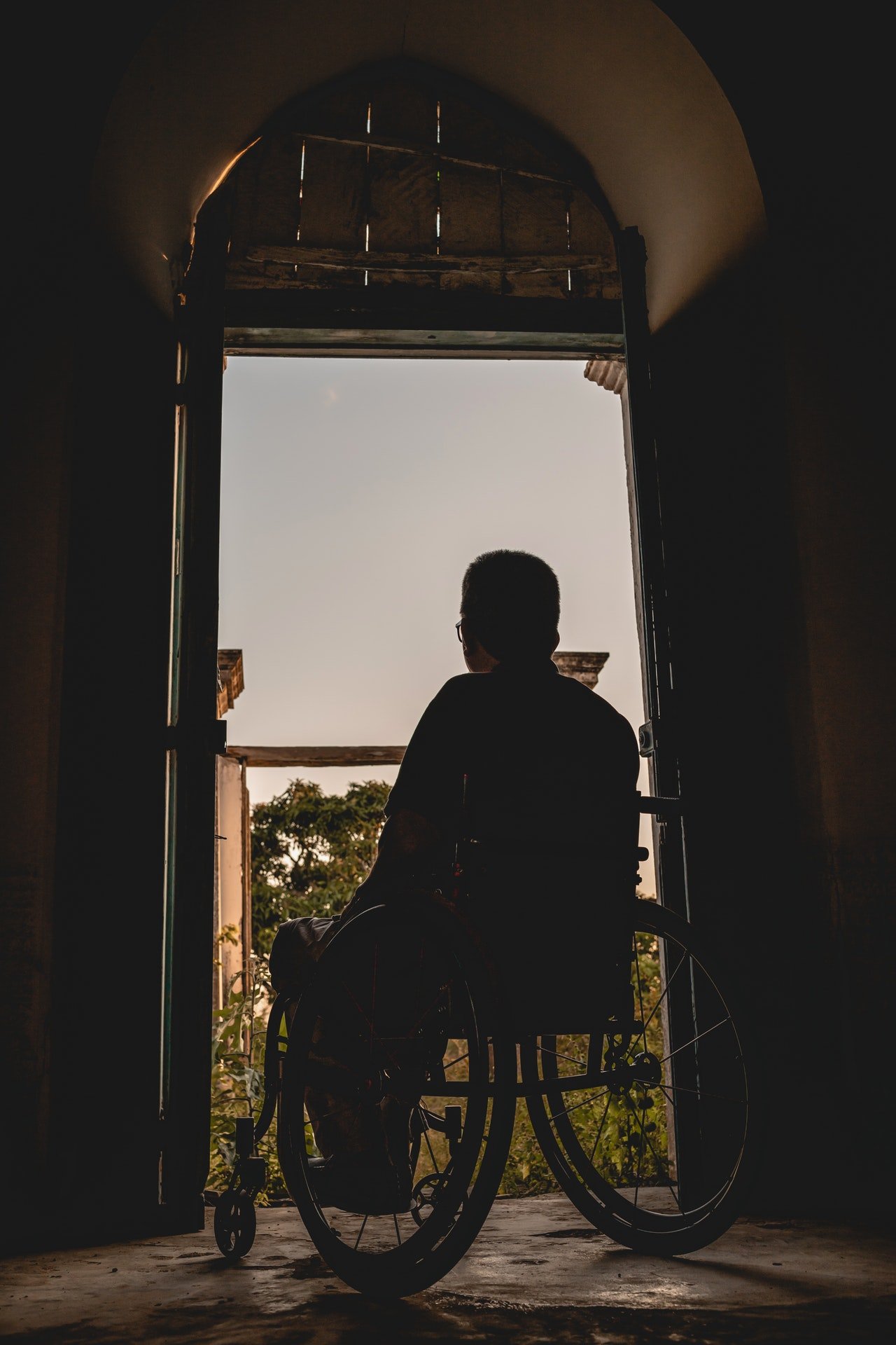 Silhouette of a man in the doorway | Photo: Pexels