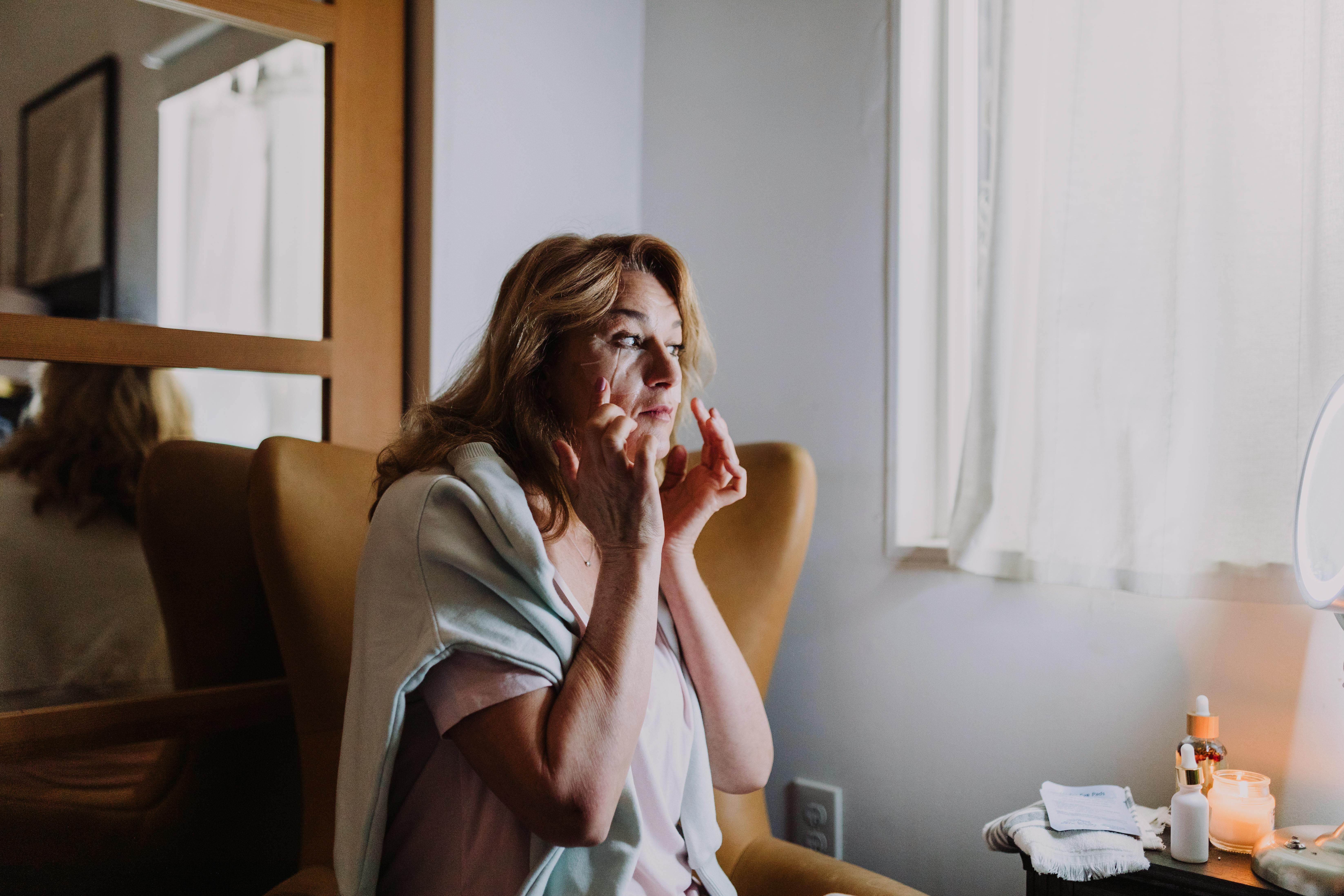 Hydrating treatments and under-eye care products are commonly used to target dryness and fatigue. | Source: Pexels