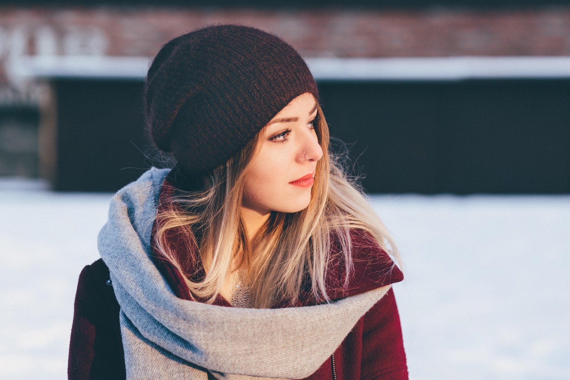 Une femme avec un bonnet. | Photo : Getty Images