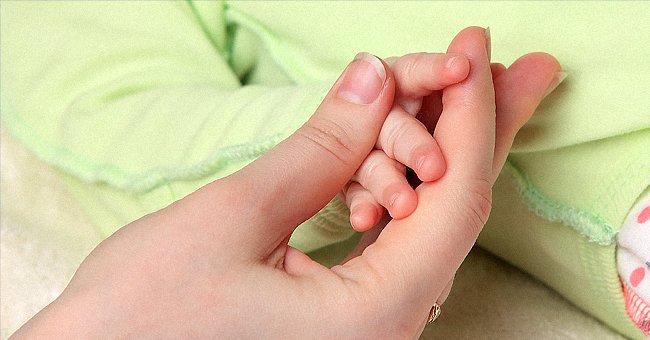 Une Mère Triste En Voyant Des Bébés à La Maternité Après Avoir Accouché Dun Bébé Mort Né 