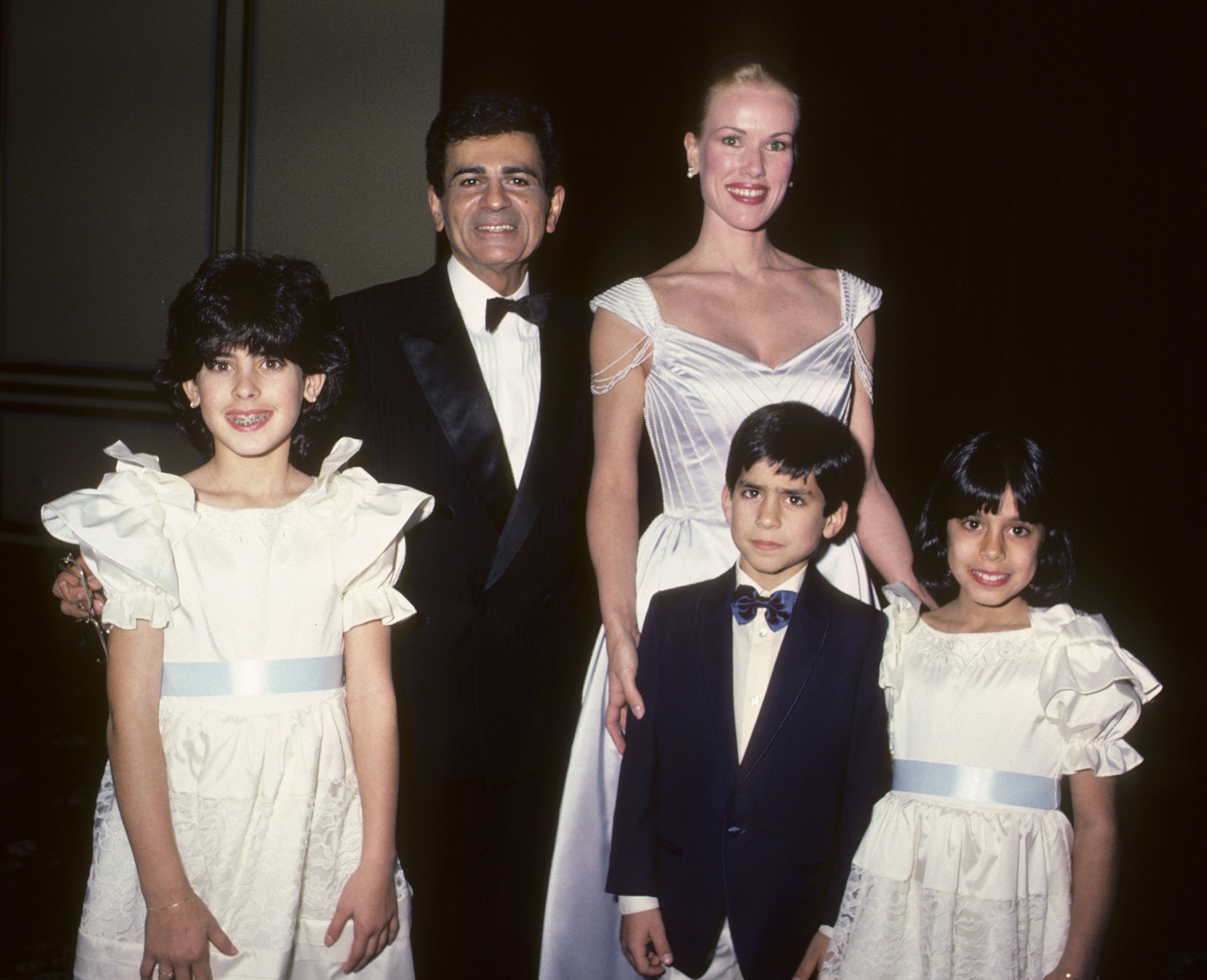 Casey Kasem with his wife Jean and his children Kerri Mike and Julie.  | Source: Getty Images