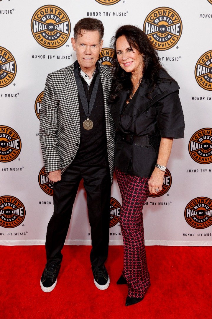  Randy Travis and Mary Davis at the 2021 Medallion Ceremony, celebrating the Induction of the Class of 2020 at Country Music Hall of Fame and Museum on November 21, 2021 in Nashville, Tennessee. | Getty Images