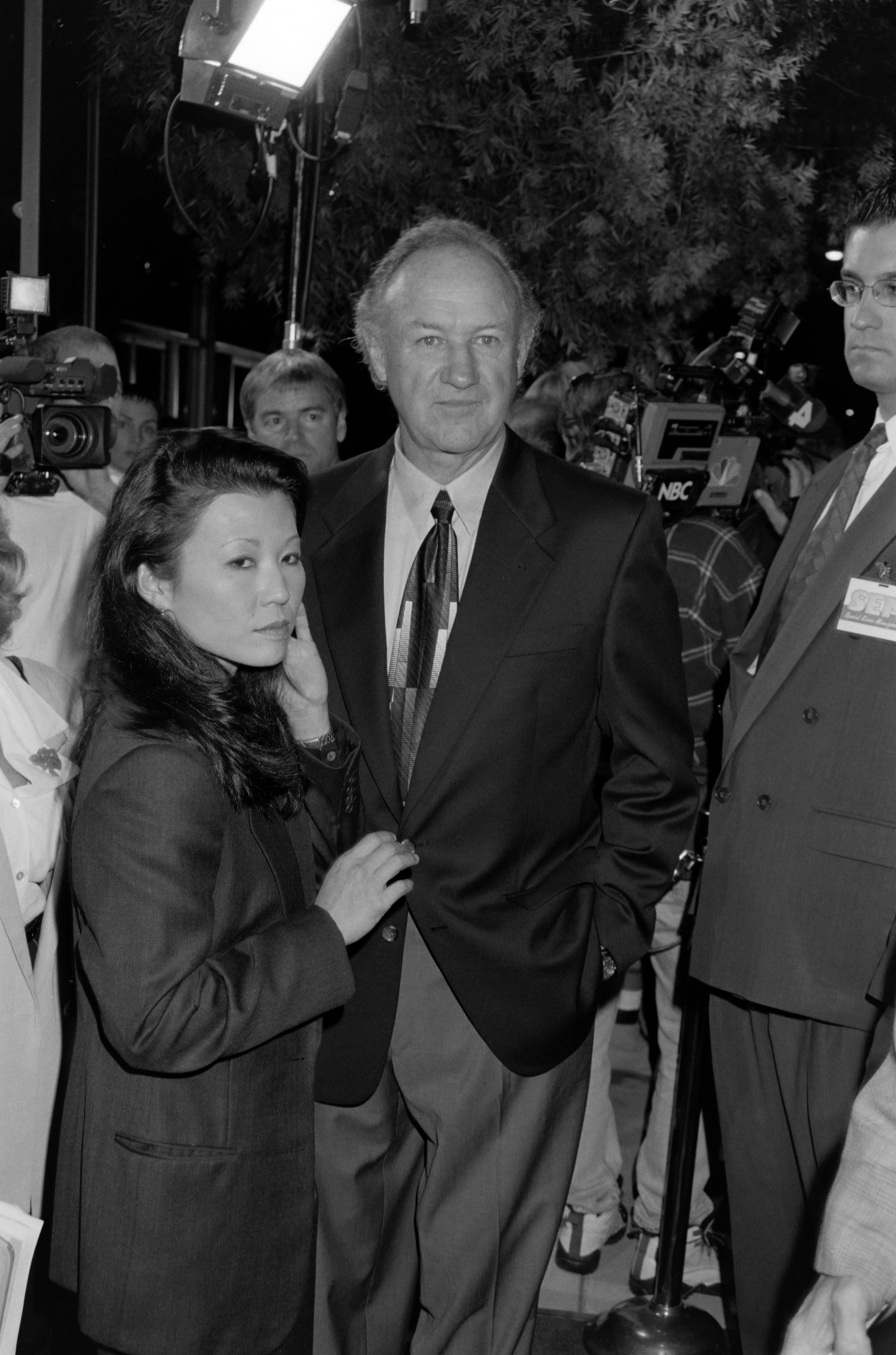 Betsy Arakawa and Gene Hackman attend the local premiere of "The Chamber" at the headquarters of the Academy of Motion Picture Arts and Sciences in Beverly Hills, California, on October 2, 1996 | Source: Getty Images