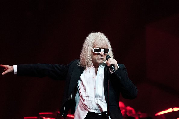 Le chanteur Michel Polnareff en concert live à 'Arena Becy. |Photo : Getty Images.