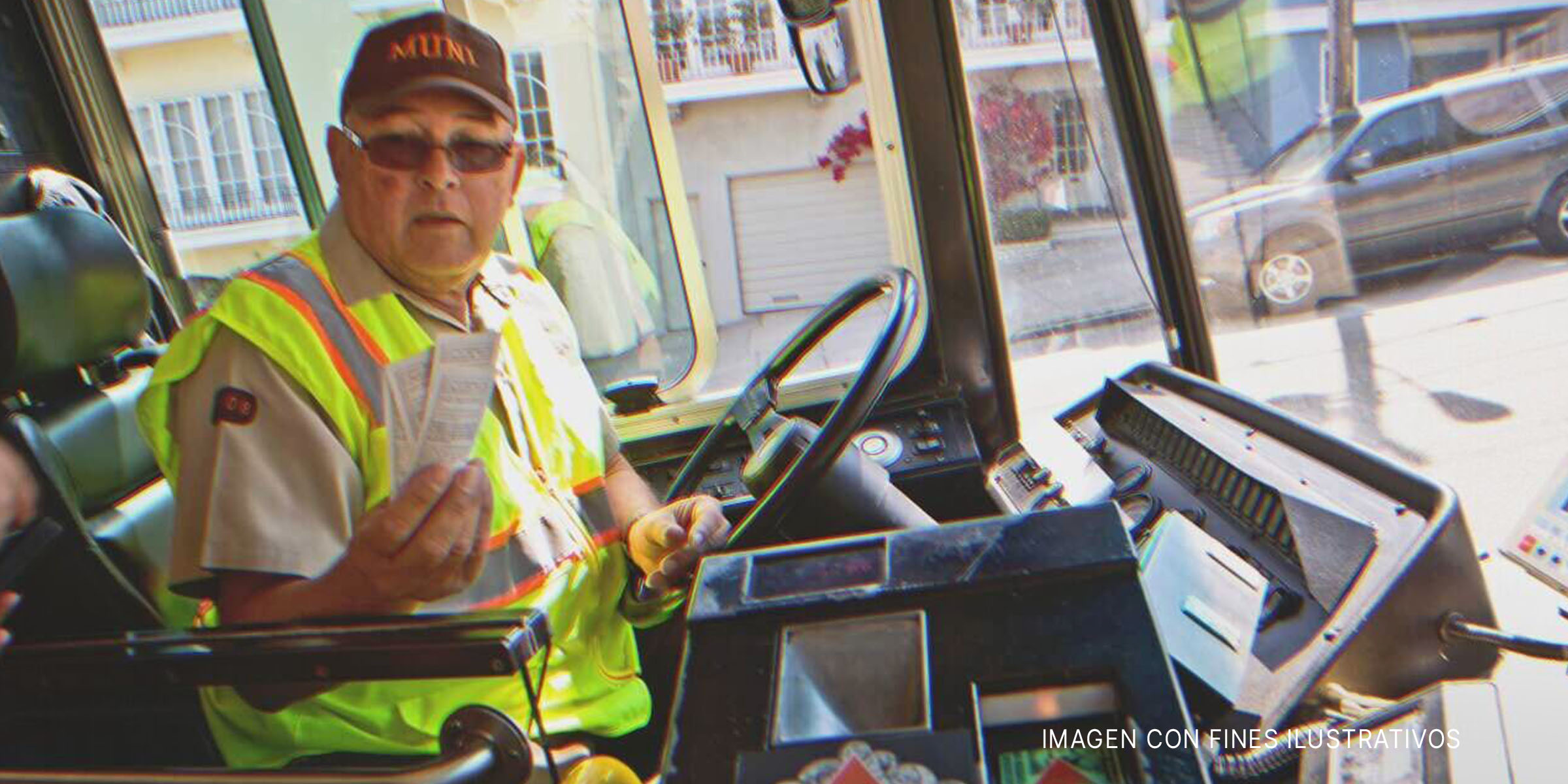 Chofer en su autobús | Foto: Shutterstock