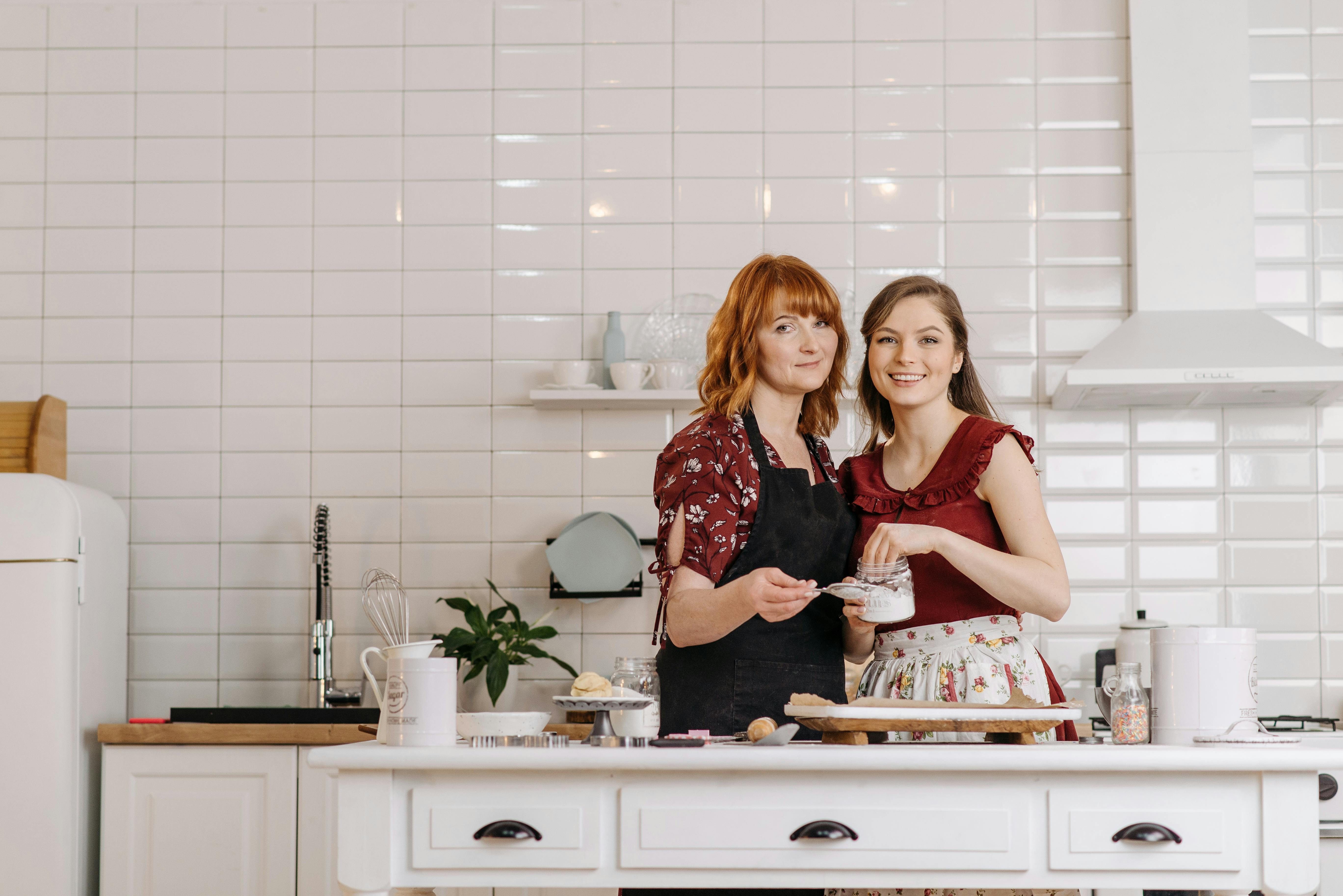 Two women in the kitchen | Source: Pexels
