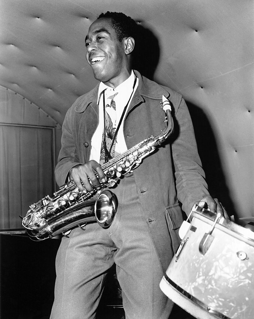 Photo of Charlie Parker smiling holding his saxophone circa 1945. | Photo: Getty Images