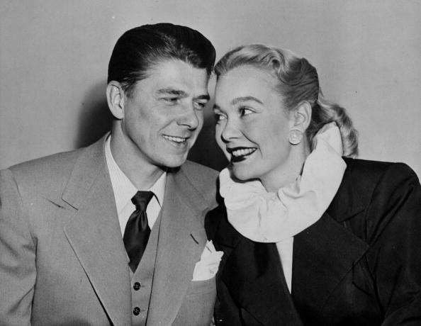 Ronald Reagan and Jane Wyman in the Daily News studio, circa 1940s. | Photo: Getty Images