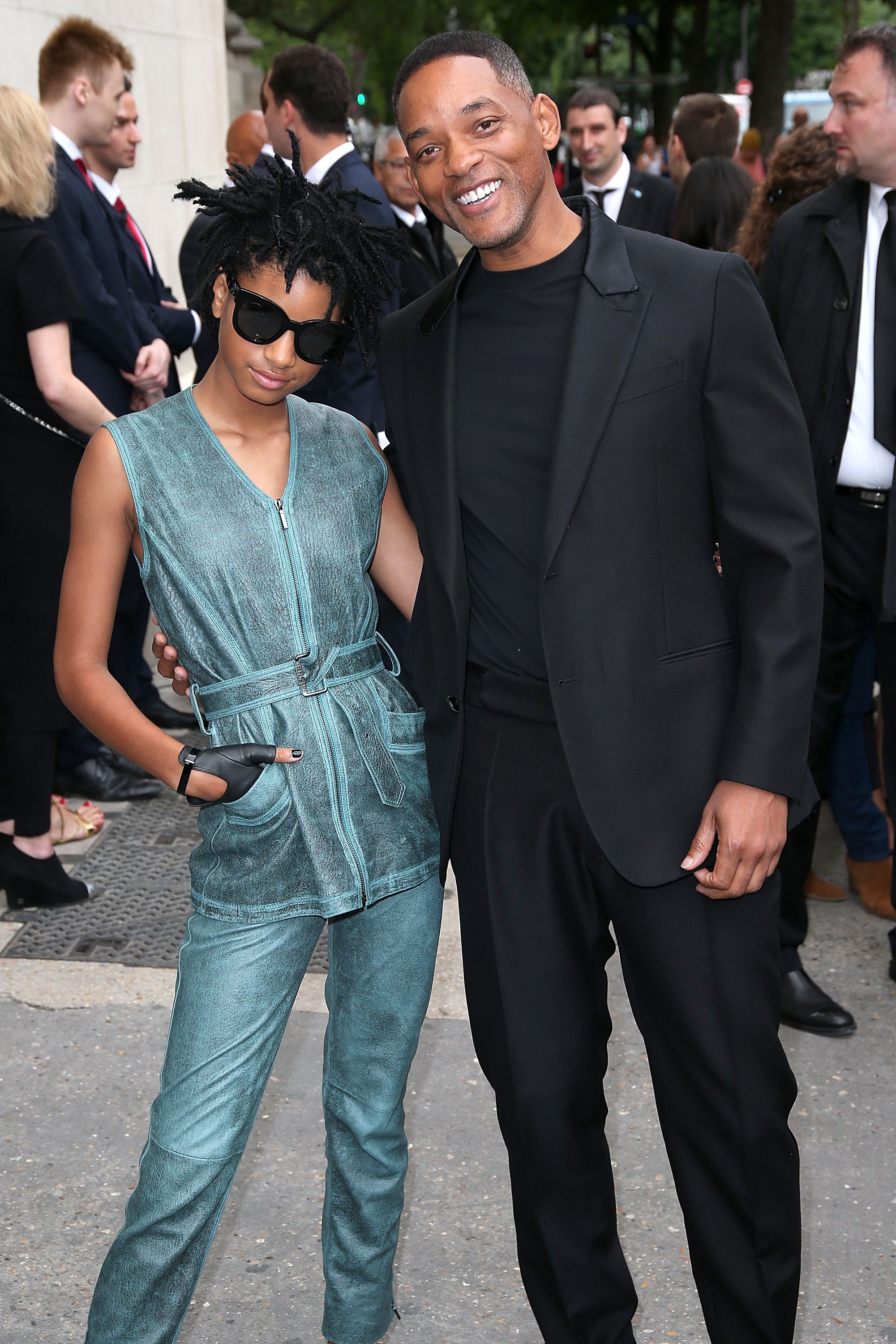 Singer-songwriter Willow Smith and father Will Smith attend Paris Fashion Week on July 5, 2016 | Photo: Getty Images