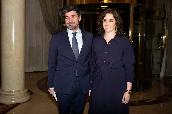 Jairo Alonso e Isabel Díaz Ayuso el 27 de febrero de 2020 en Madrid, España. | Foto: Getty Images