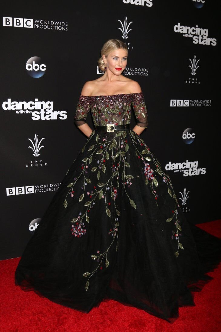 Julianne Hough at the "Dancing With The Stars" Live Finale at The Grove | Shutterstock