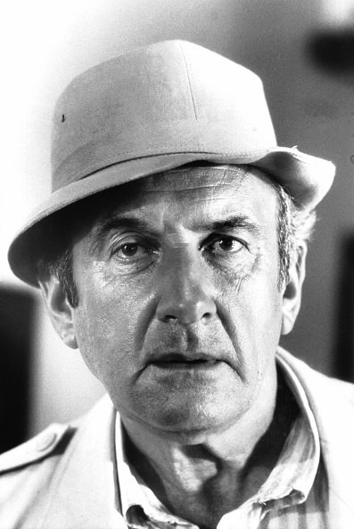 Daniel Ceccaldi dans le film 'Parfum d'Odyssée' en février 1988 en Martinique. | Photo : Getty Images