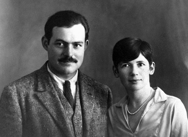 Ernest Hemingway and Pauline Pfeiffer Hemingway, in Paris 1927 | Source: Wikimedia Commons/  Ernest and Pauline Hemingway, Paris, 1927, marked as public domain