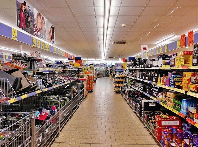 Estanterías de un supermercado. | Foto: Pixabay