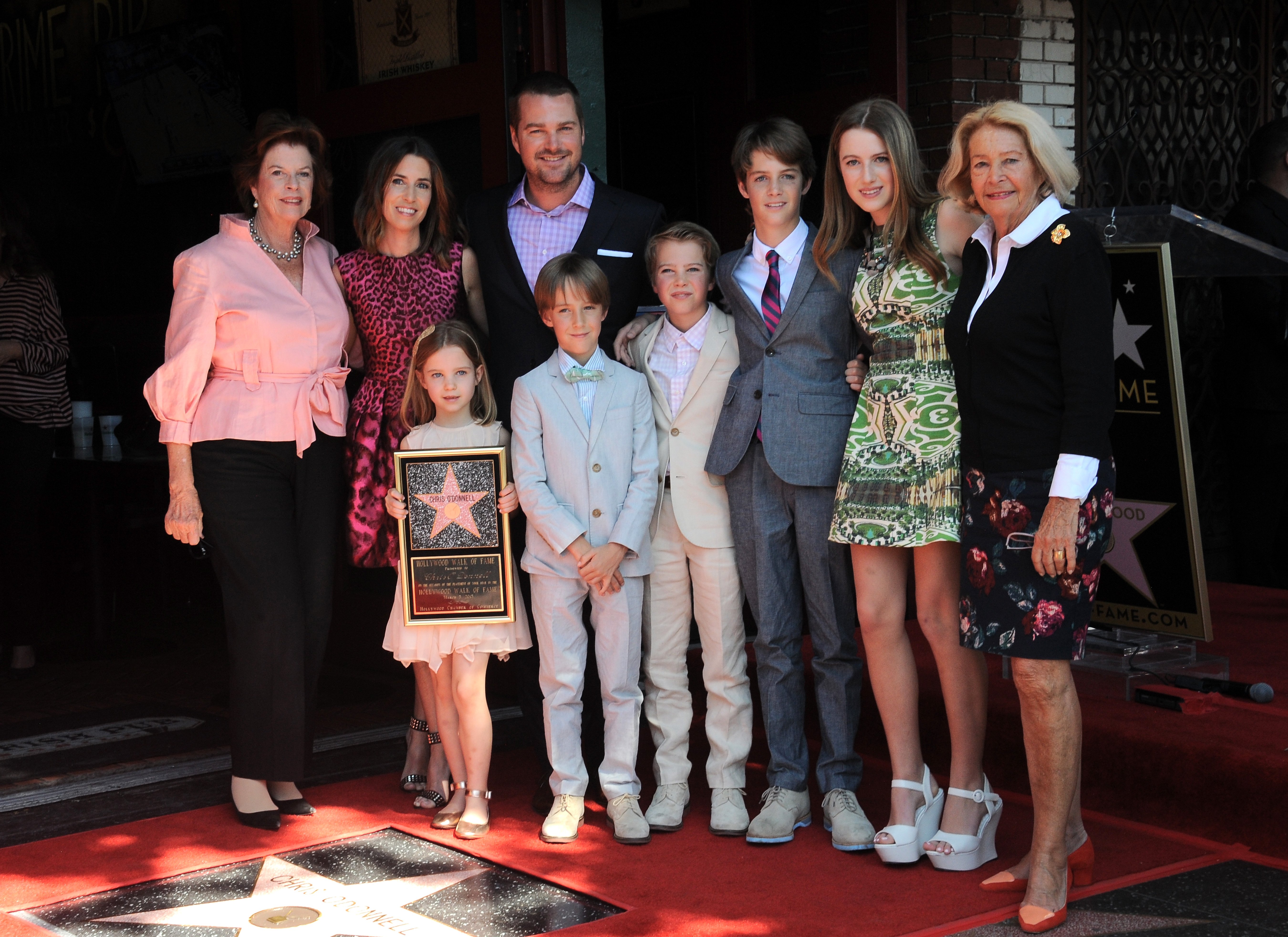 Actor Chris O'Donnell with wife, children, mother and mother-in-law at the Chris O'Donnell Star Ceremony On The Hollywood Walk Of Fame on March 5, 2015 in Hollywood, California. | Photo: Getty Images