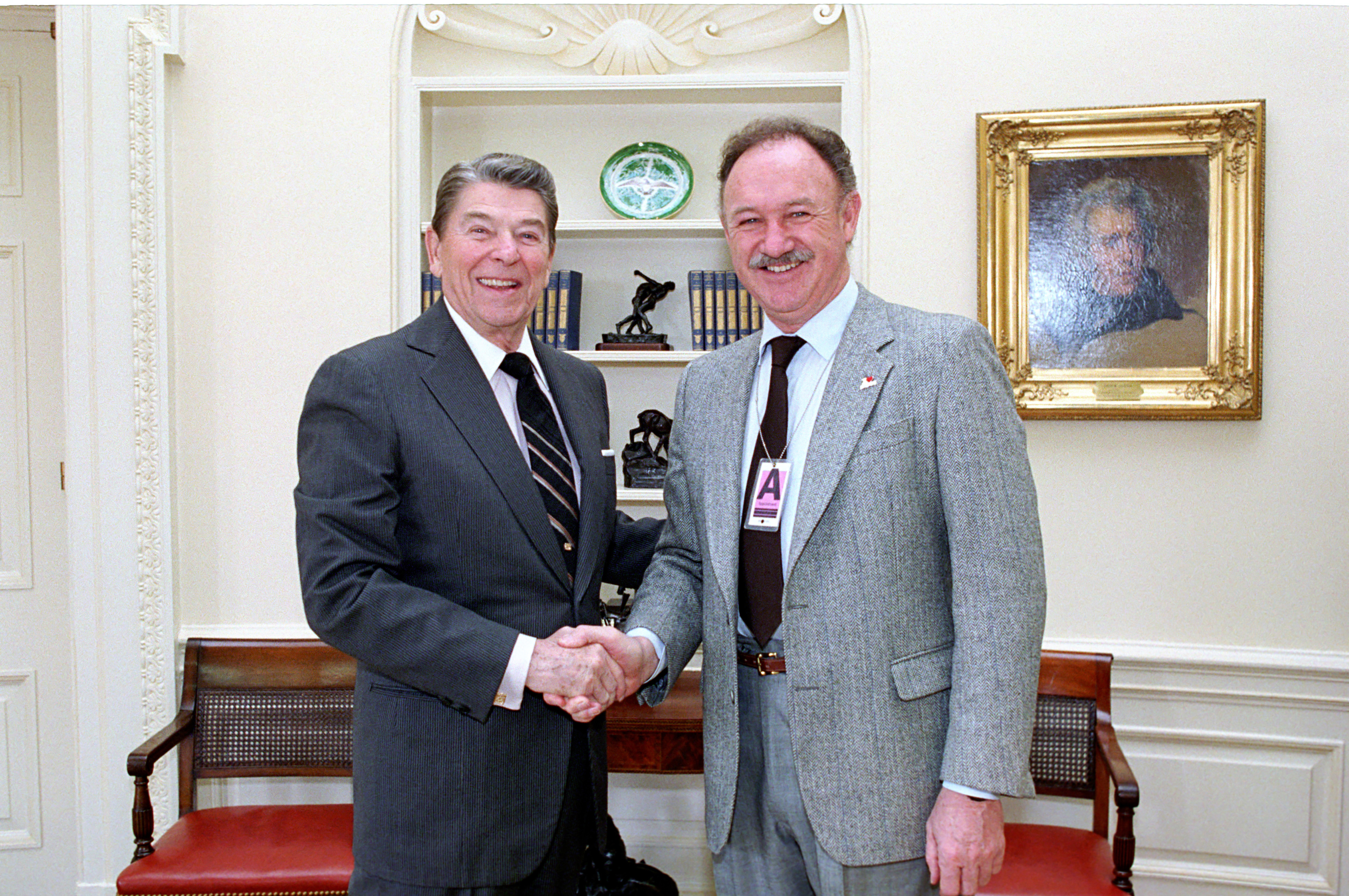 Gene Hackman shakes hands with US President Ronald Reagan on February 6, 1987 in Washington, DC | Source: Getty Images