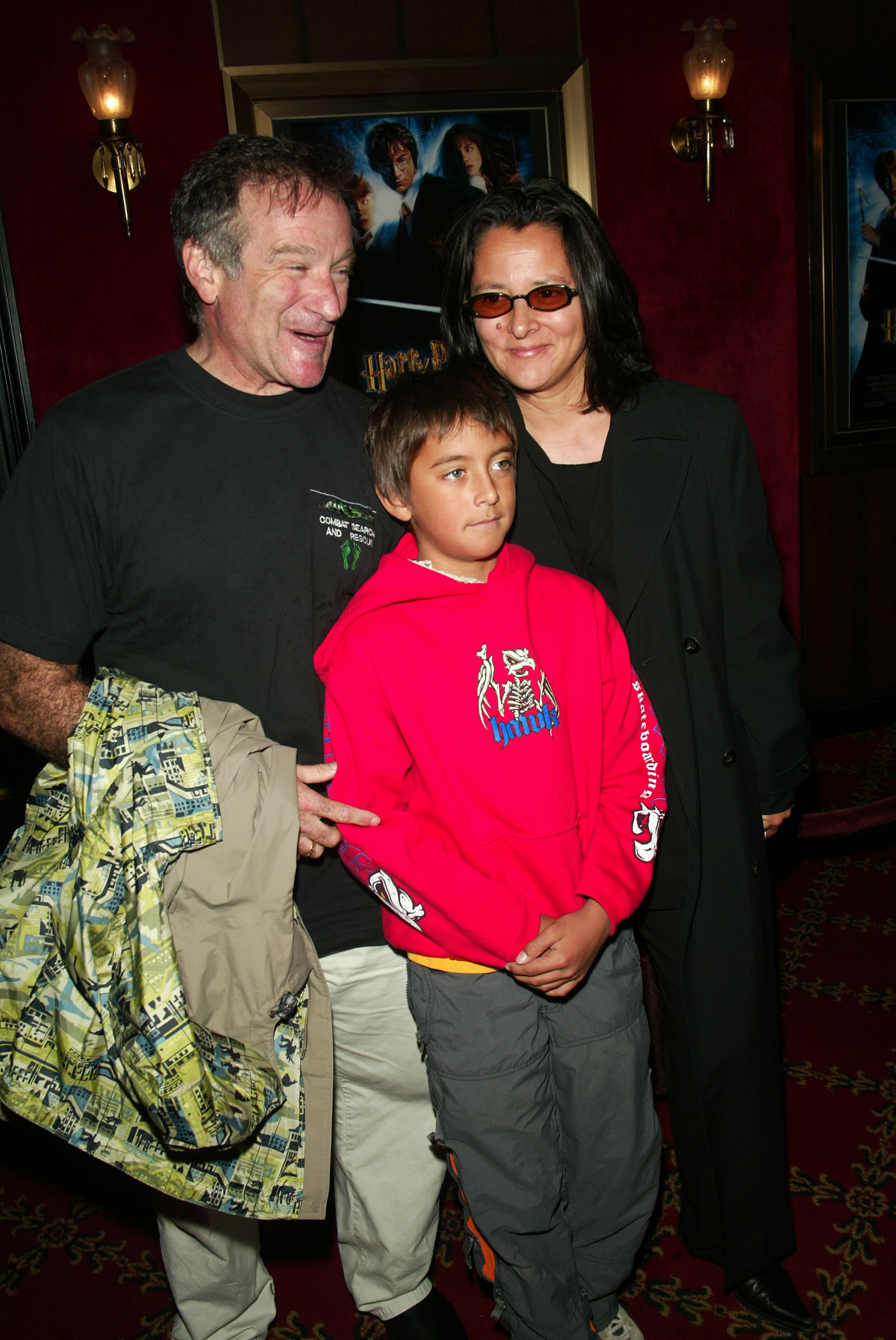 Robin Williams with Ex-wife Marsha and son Cody at the Ziegfeld Theatre in New York City on November 10, 2002. | Source: Getty Images