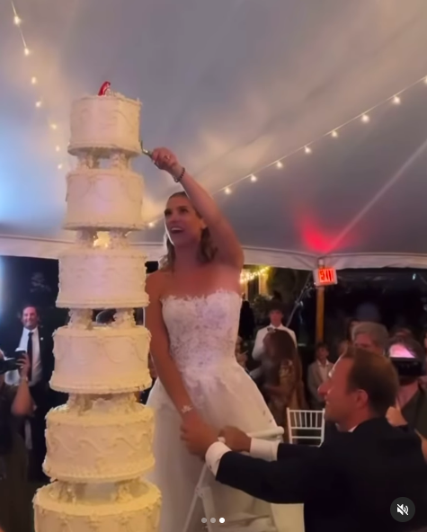 Mariah Kennedy Cuomo cutting her wedding cake, posted on July 23, 2024 | Source: Instagram/kerrykennedyrfk