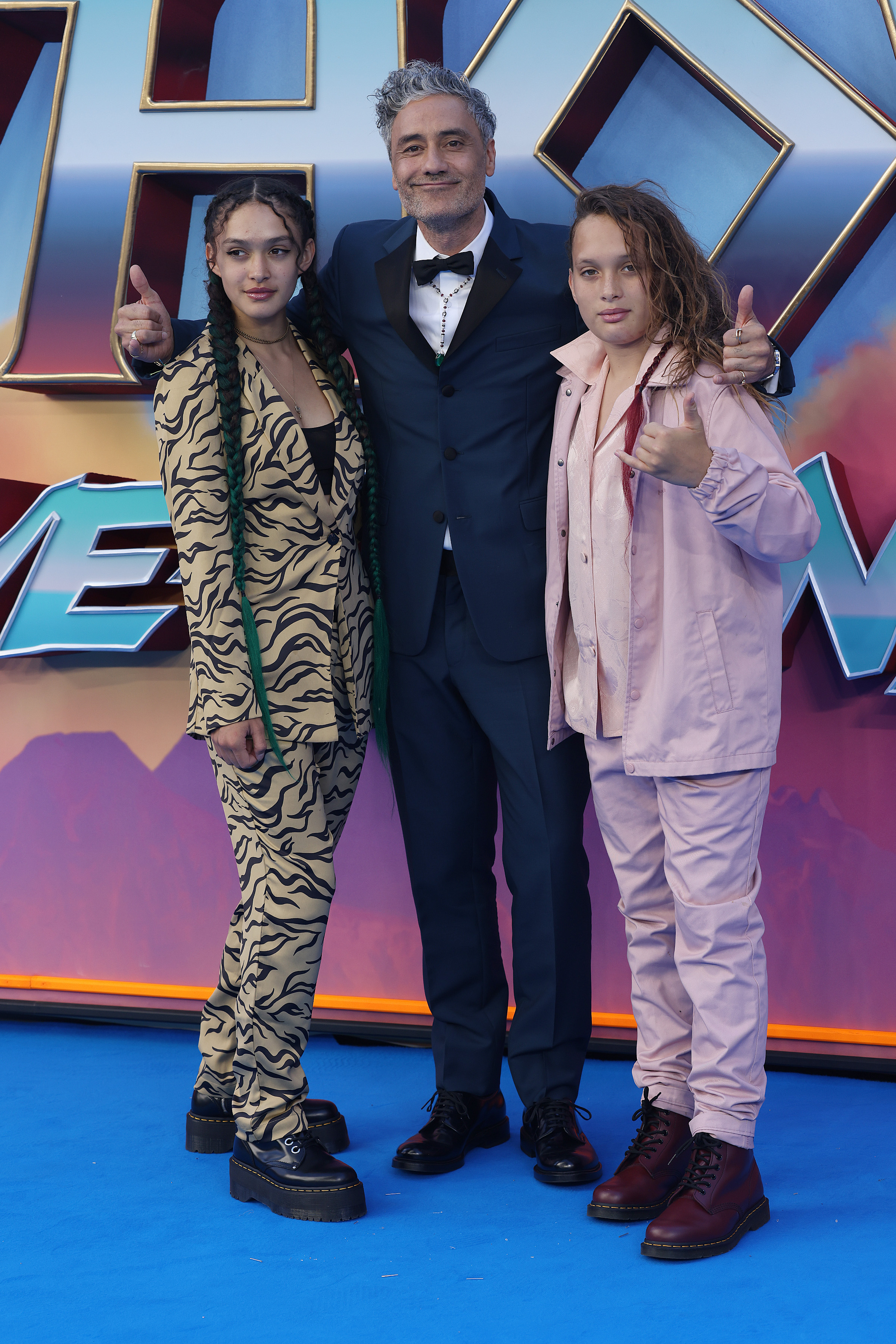 Taika Waititi with Jason Momoa's children, Lola and Nakoa-Wolf Momoa attend the screening of "Thor: Love and Thunder" on July 05, 2022 in London, England | Source: Getty Images