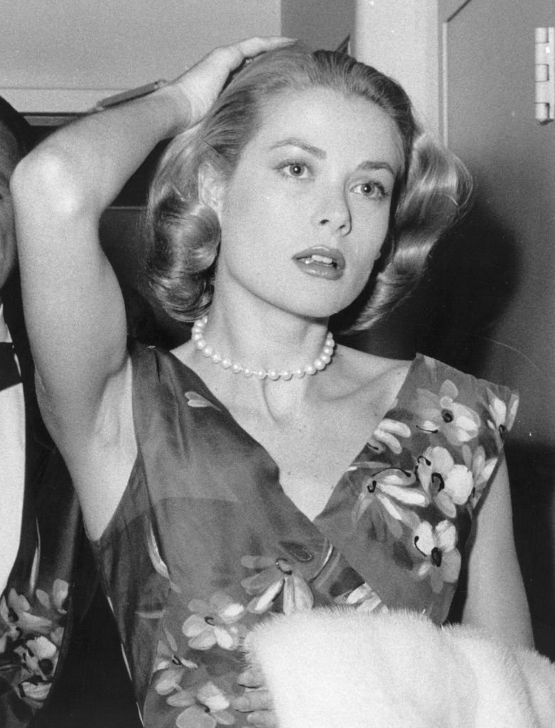 Die amerikanische Filmschauspielerin Grace Patricia Kelly (1929 - 1982), kurz bevor sie 1956 Fürst Rainier III. von Monaco heiratete | Quelle: Getty Images