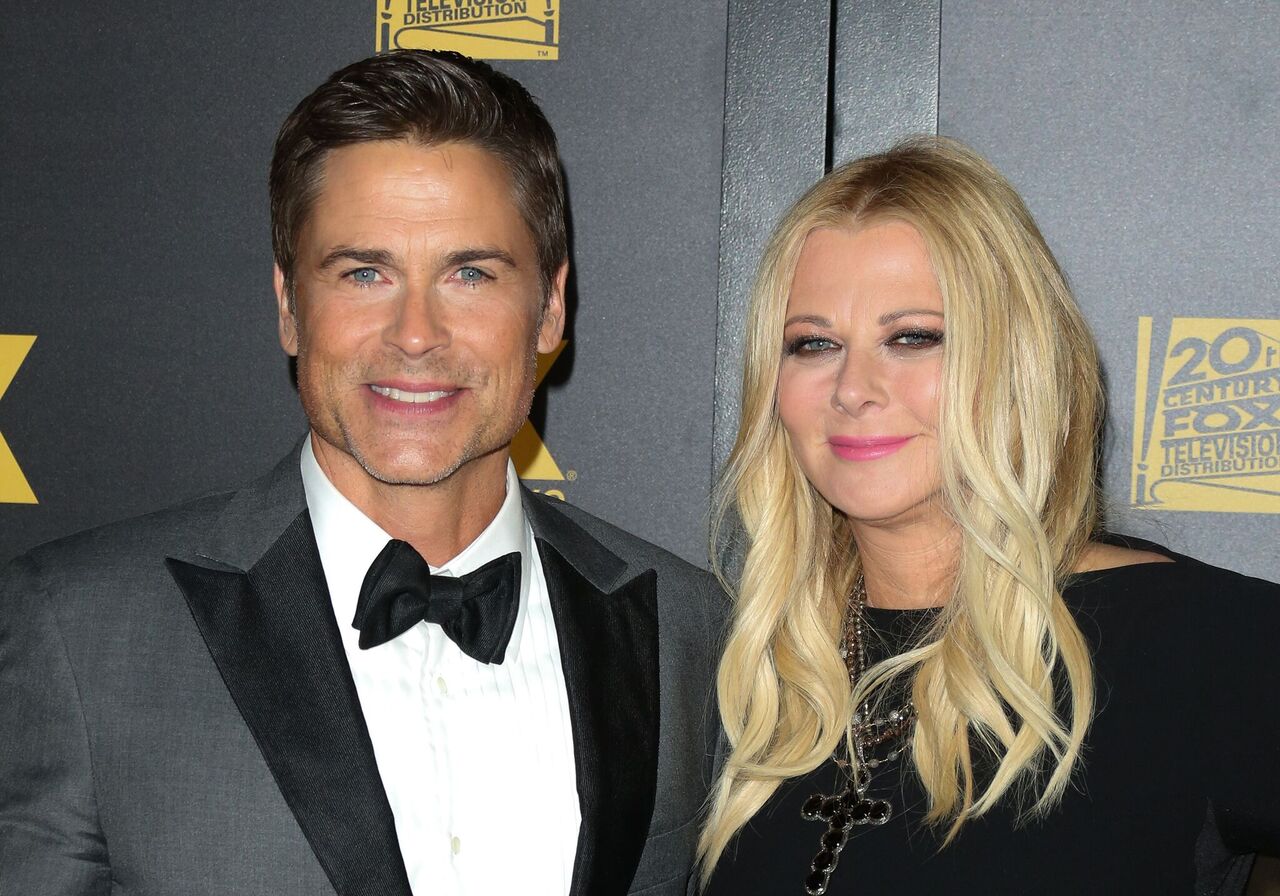 Actor Rob Lowe and his Wife Sheryl Berkoff attend the Fox and FX's 2016 Golden Globe Awards. | Source: Getty Images