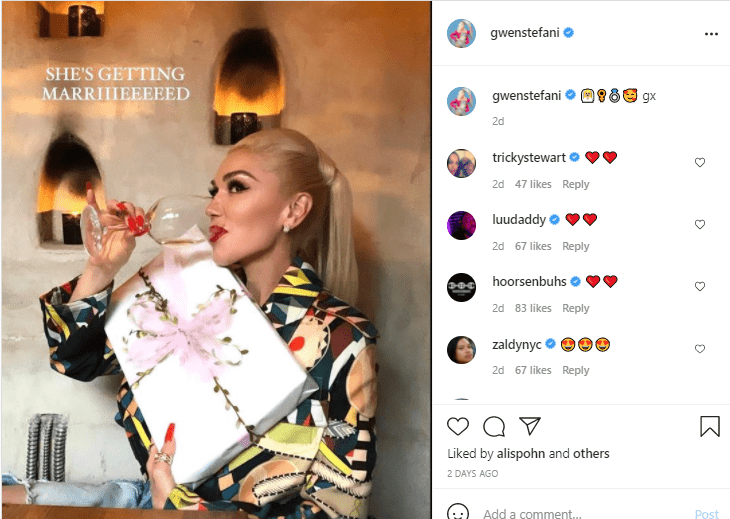 A picture of Gwen Stefani  looking gorgeous while sipping wine on her Instagram | Photo: Instagram/gwenstefani
