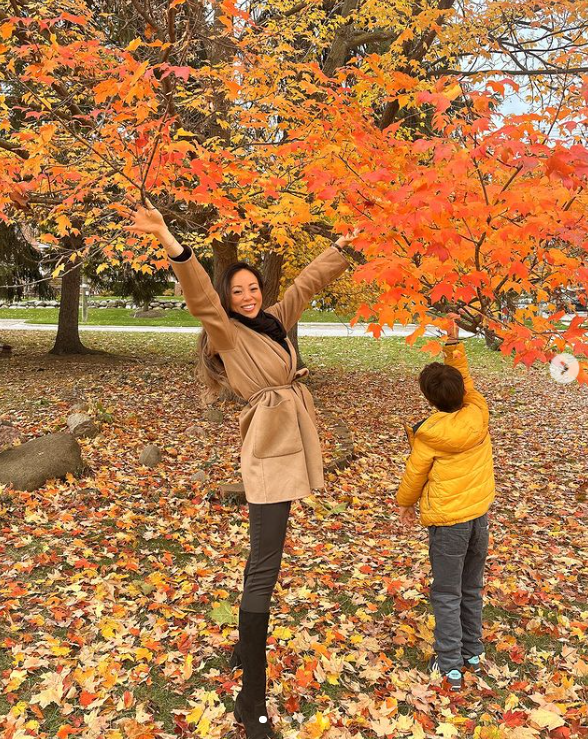 Dara Huang and her son Christopher Woolf Mapelli Mozzi enjoy autumn together. | Source: Instagram/dara_huang