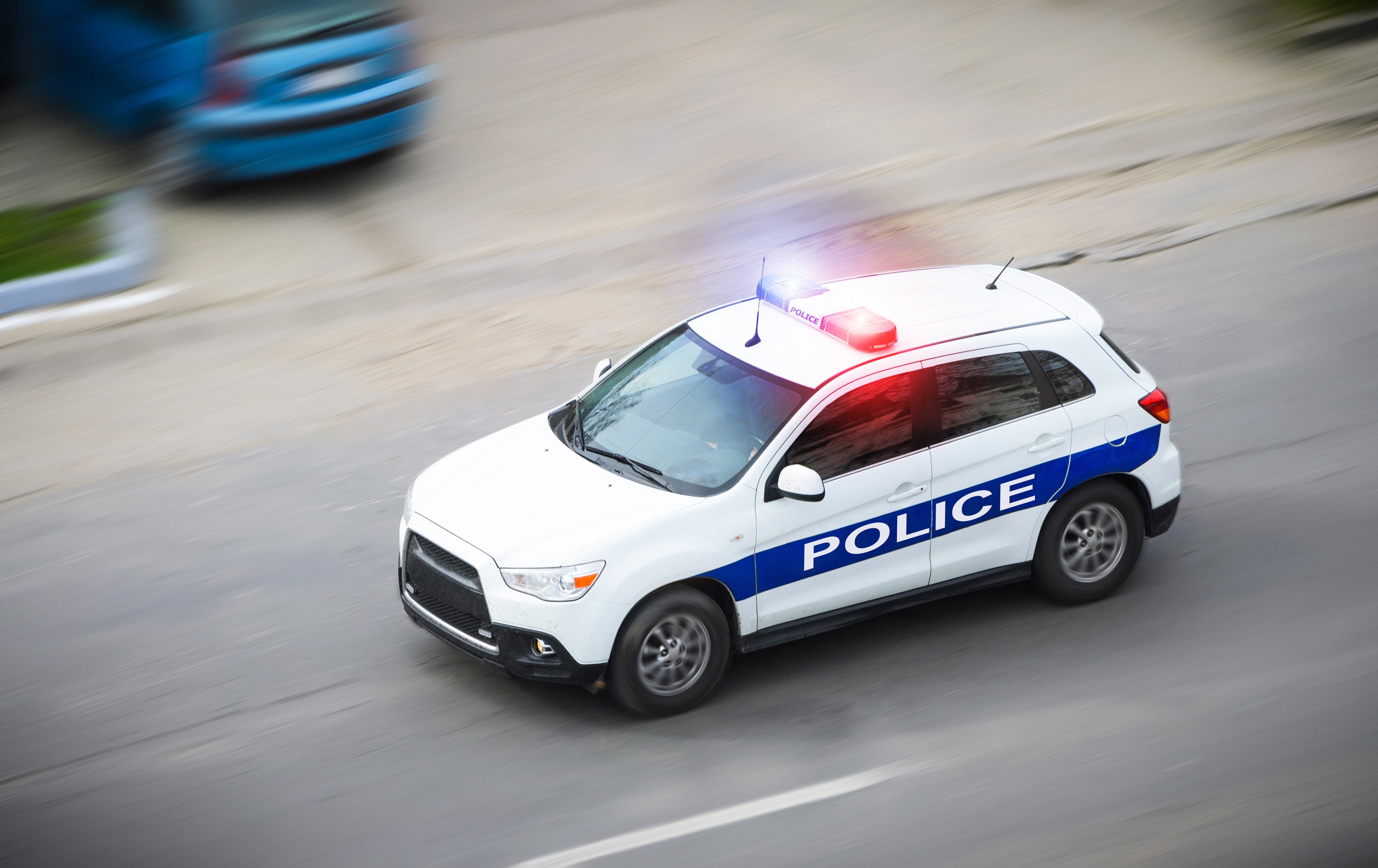Police car in motion. | Photo: Shutterstock