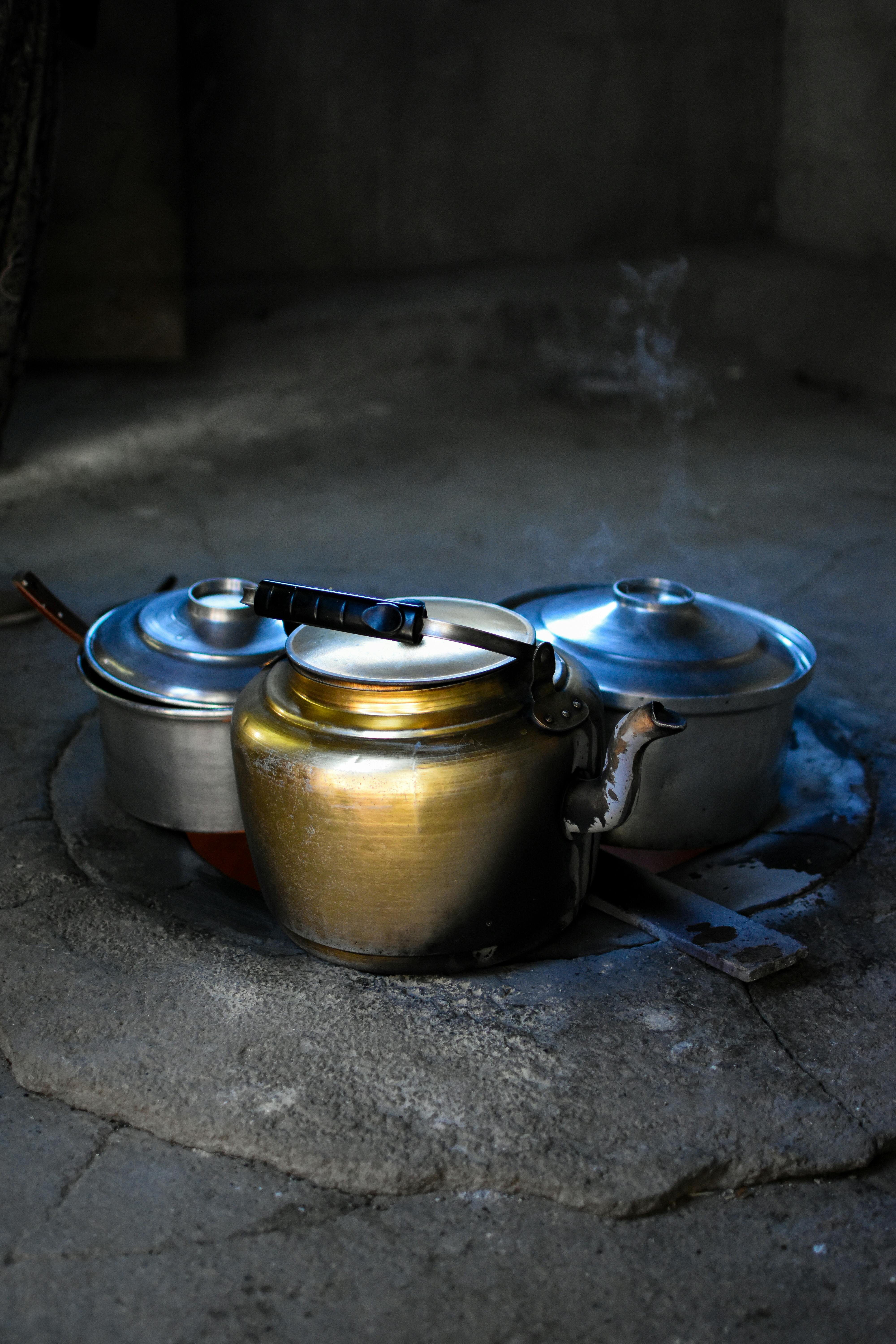 Pots and a kettle | Source: Pexels