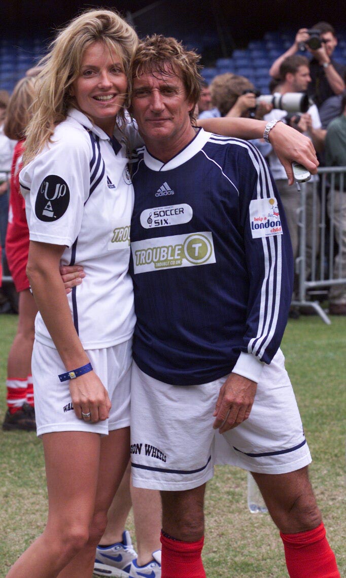 Penny Lancaster and Rod Stewart at the seventh annual "Soccer Six" charity football tournament on May 29, 2001 | Source: Getty Images