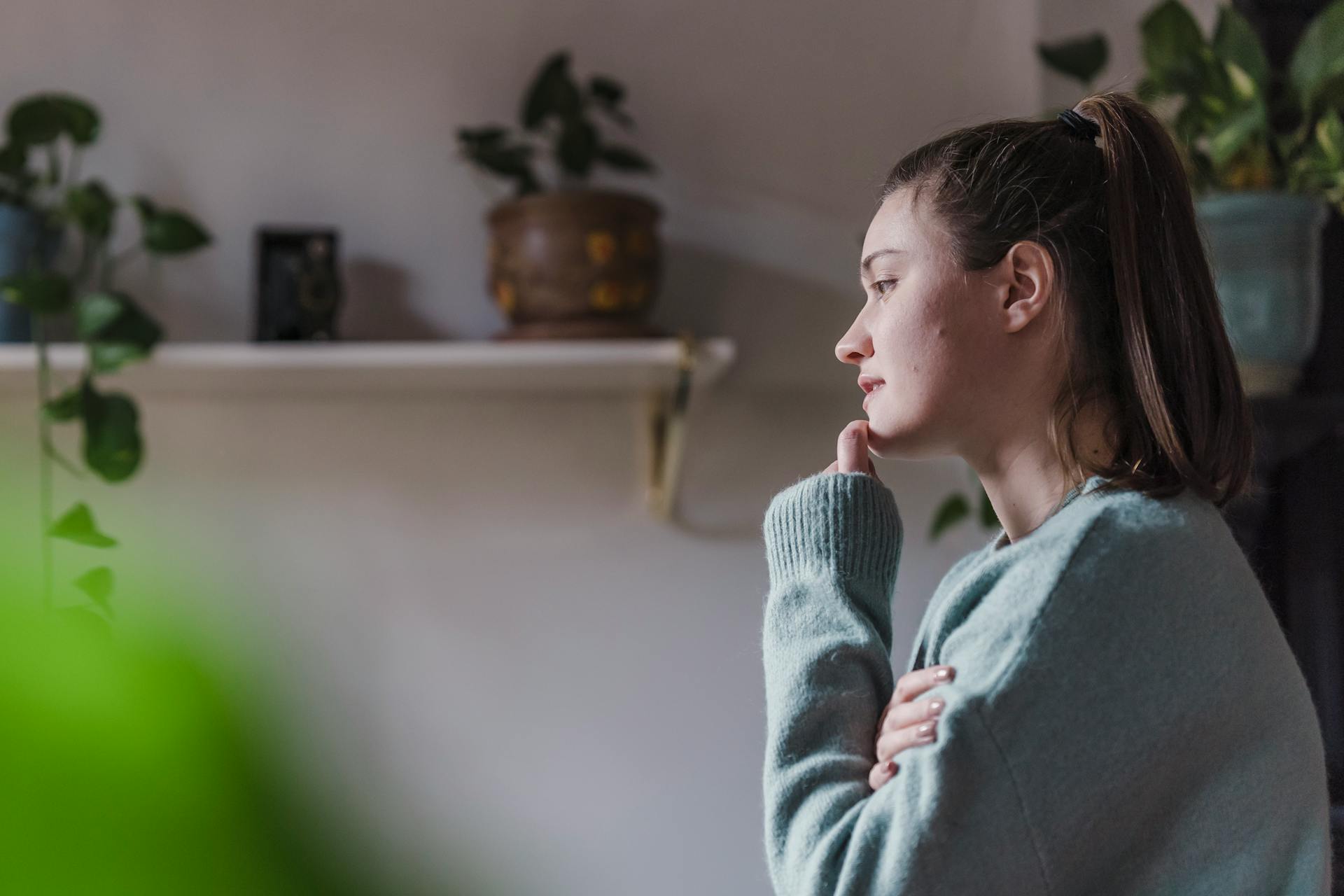 A woman staring thoughtfully | Source: Pexels