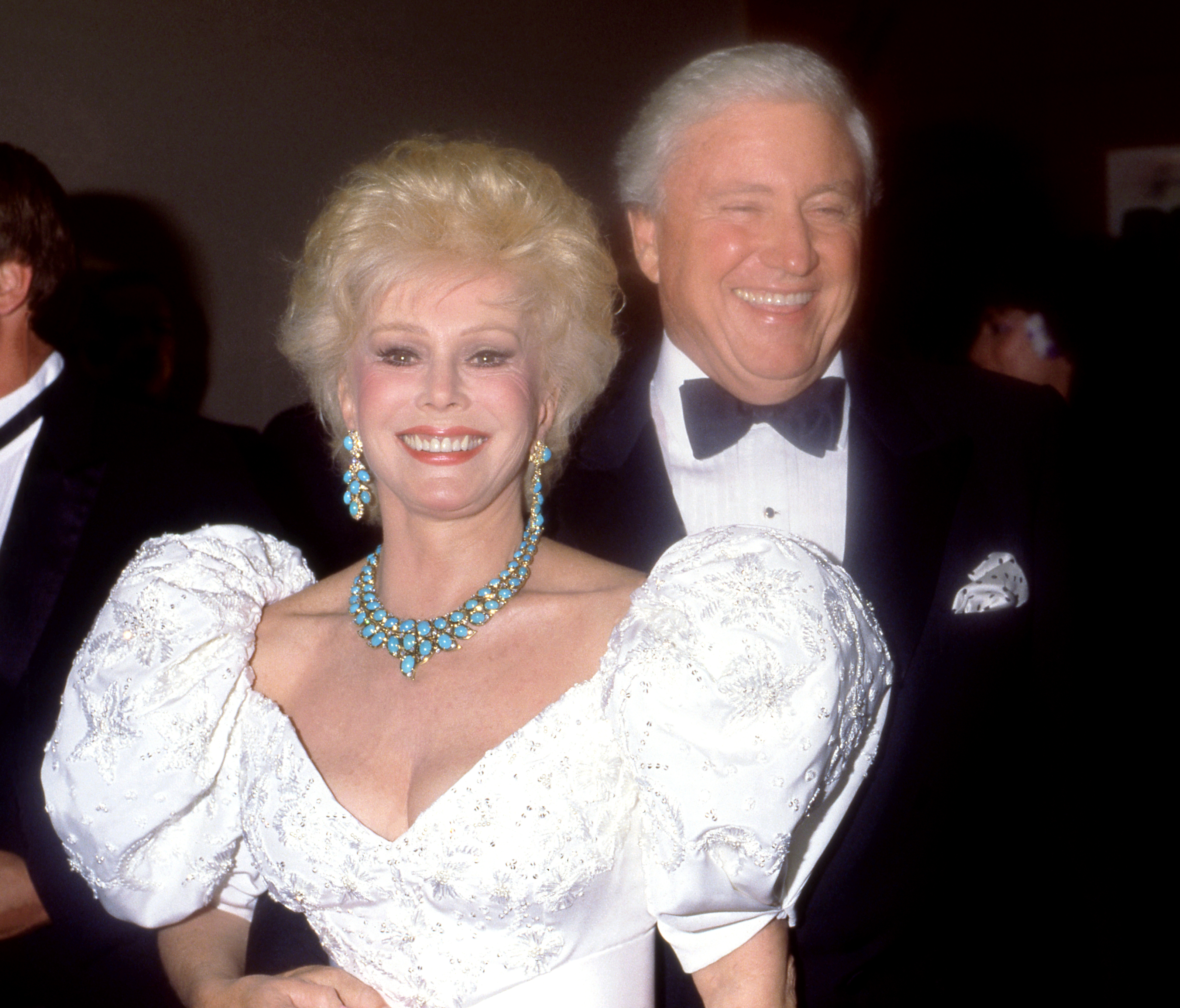 Eva Gabor and Merv Griffin posing for a picture together in Los Angeles 1985 | Source: Getty Images