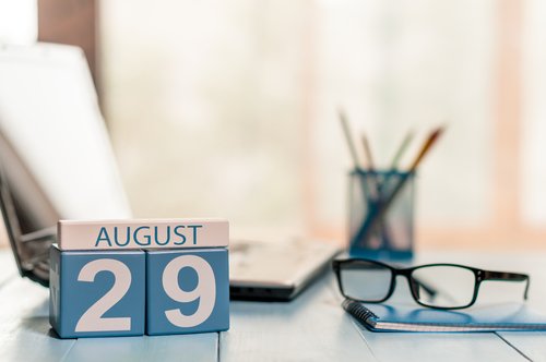 29 de agosto marcado en un calendario en el lugar de trabajo. | Fuente: Shutterstock 29 de agosto marcado en un calendario en el lugar de trabajo. | Fuente: Shutterstock