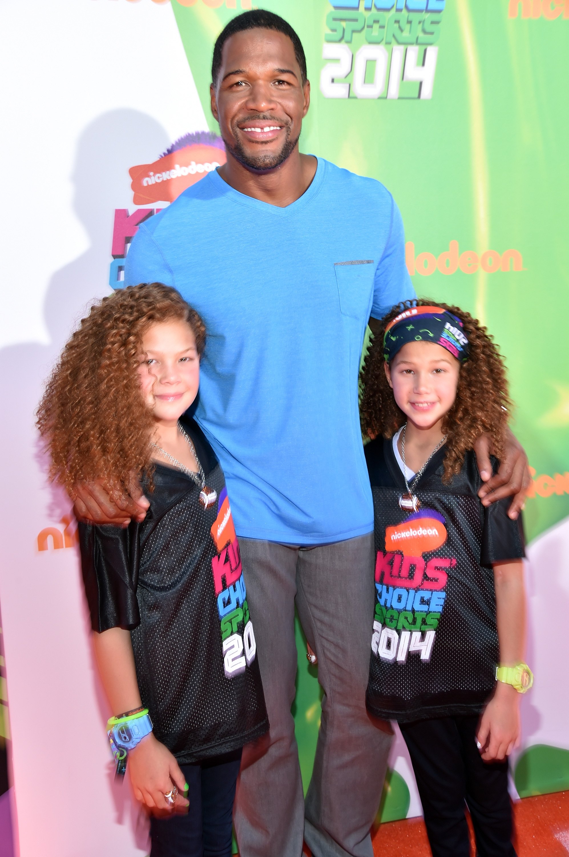 Michael Strahan, with daughters Sophia Strahan and Isabella Strahan, attend Nickelodeon Kids' Choice Sports Awards 2014 at UCLA's Pauley Pavilion on July 17, 2014, in Los Angeles, California. | Source: Getty Images
