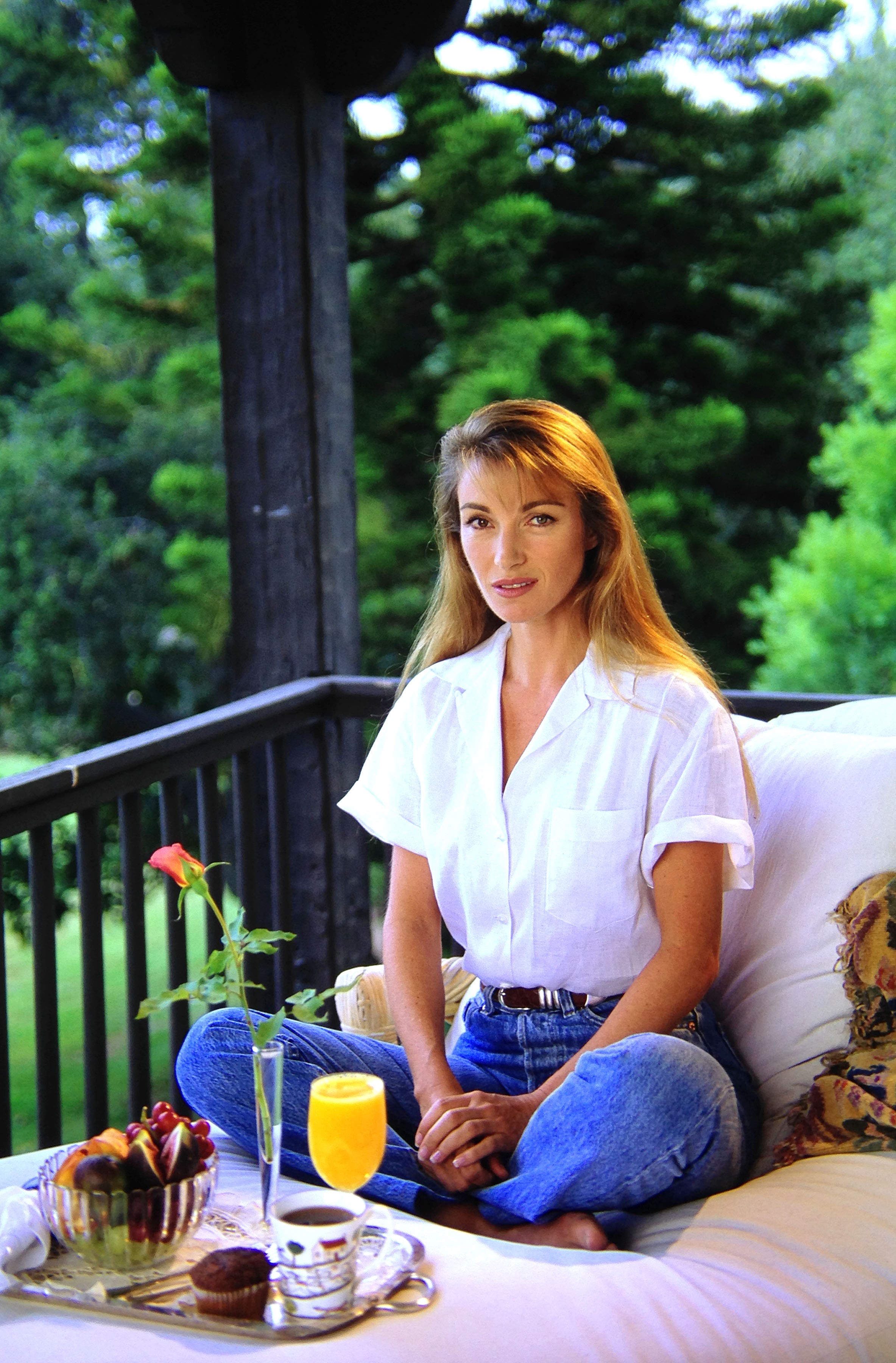 Jane Seymour at her Santa Barbara Estate on May 16, 1990 | Source: Getty Images