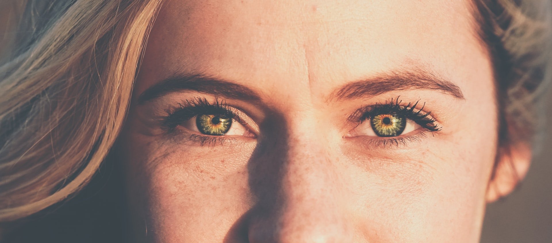 A close up of a woman's eyes. | Source: Unsplash