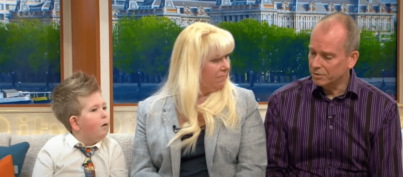 Noah Wall and his parents on set of a TV show | Photo: Youtube /  Good Morning Britain