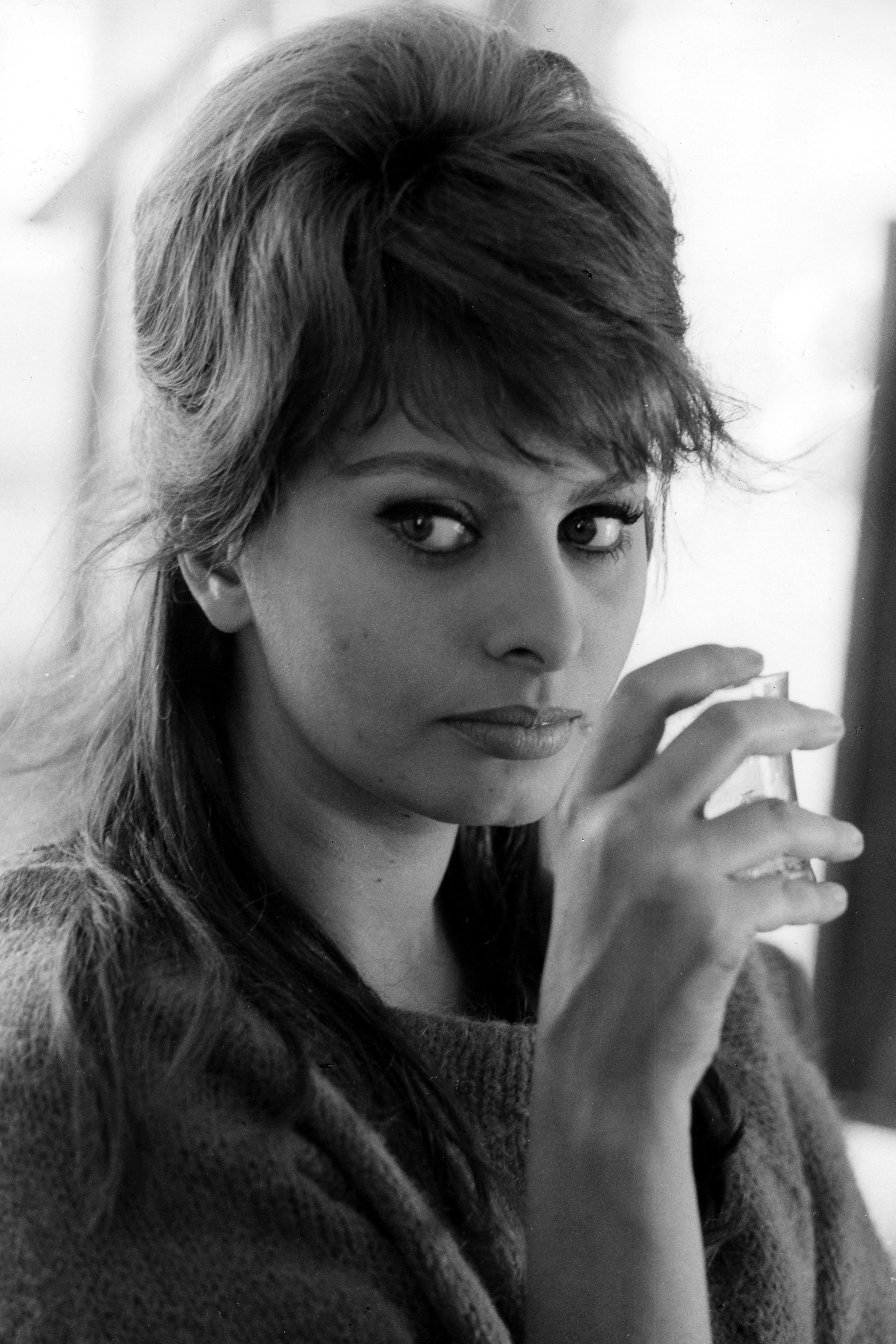 Sophia Loren in a black and white portrait in 1970. | Source: Angelo Cozzi/Archivio Angelo Cozzi/Mondadori/Getty Images