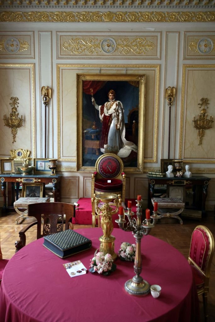 Cette photo montre l'intérieur de l'appartement du Palais Vivienne, propriété du collectionneur français Pierre-Jean Chalencon, le 5 avril 2021. | Photo : Getty Images