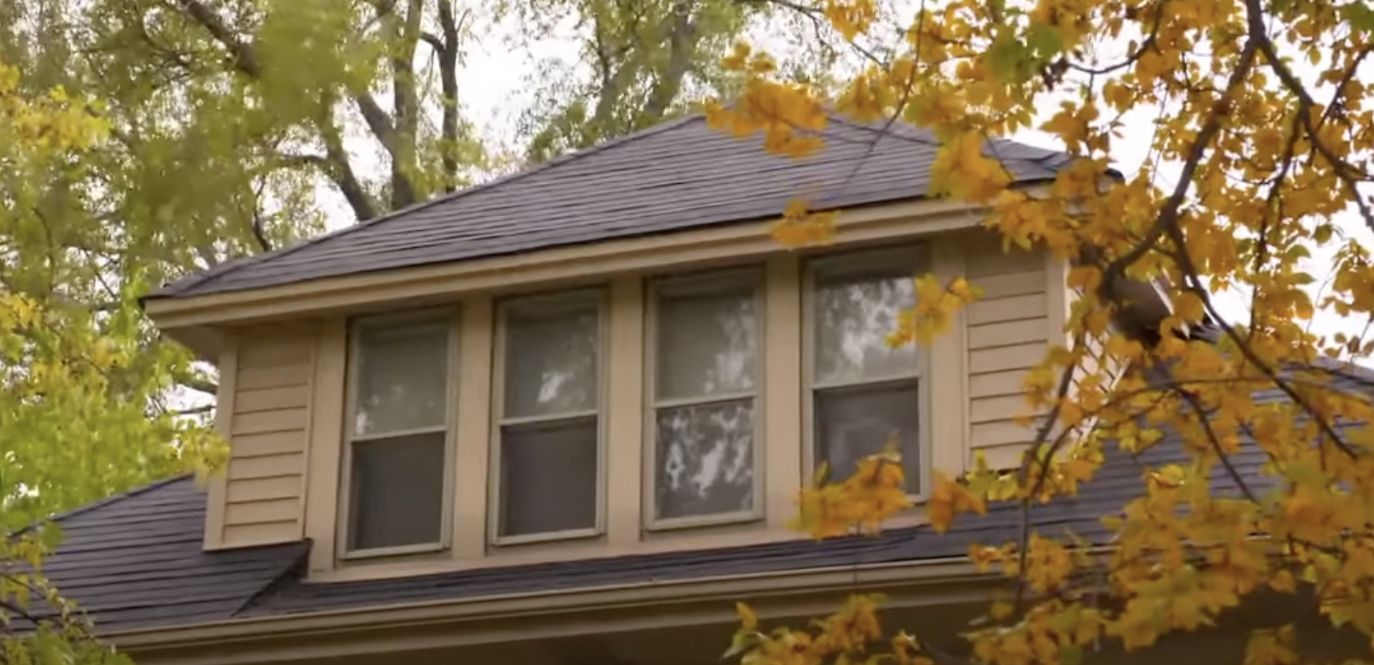 The woman's former childhood home pictured on November 12, 2018 | Source: YouTube/ABCNews