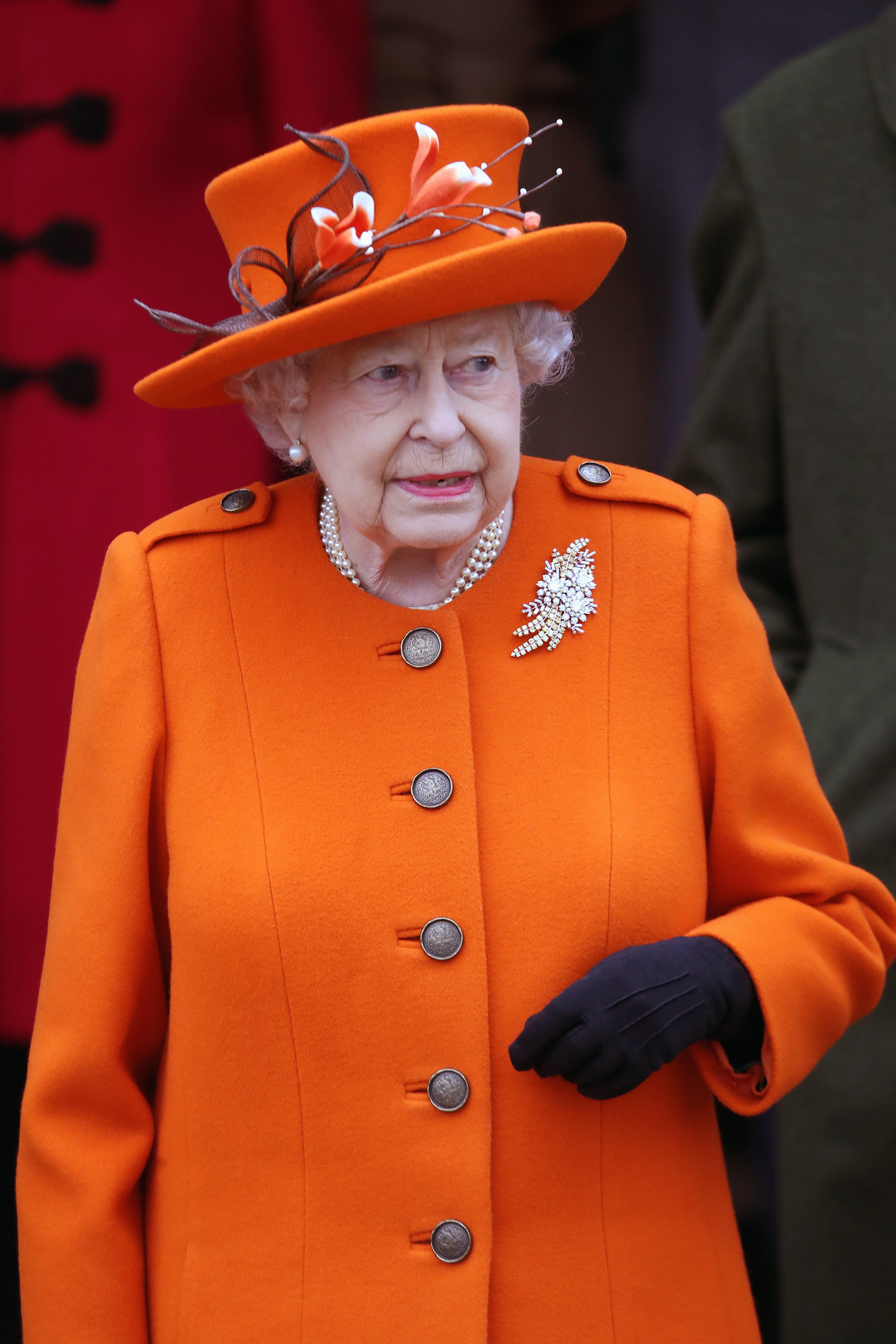Königin Elizabeth II. nimmt am 25. Dezember 2017 am Weihnachtsgottesdienst in der Kirche St. Mary Magdalene in King's Lynn, England, teil. | Quelle: Getty Images