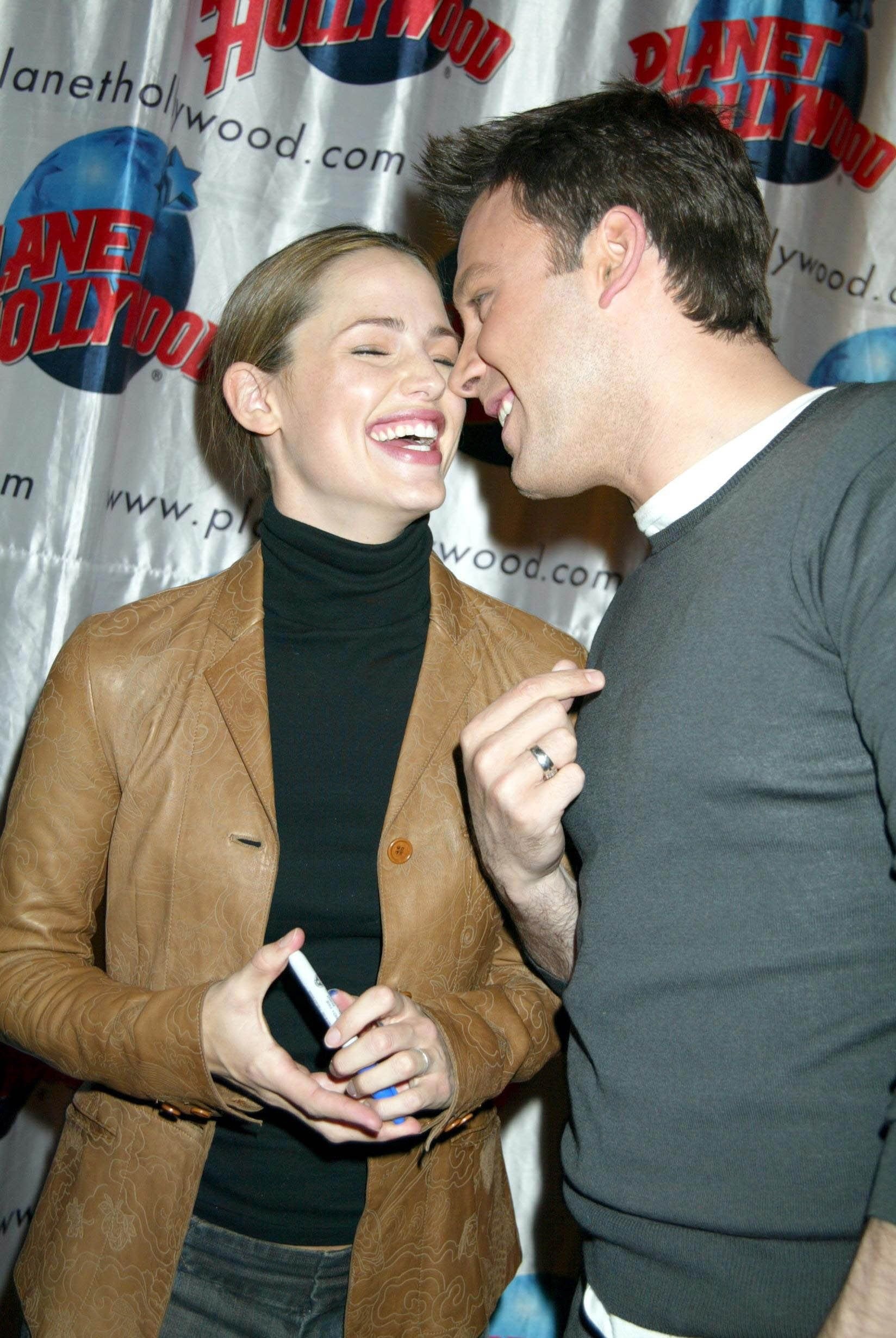 Jennifer Garner und Ben Affleck während der privaten Vorführung von "Daredevil" im Planet Hollywood in New York, Vereinigte Staaten. | Quelle: Getty Images