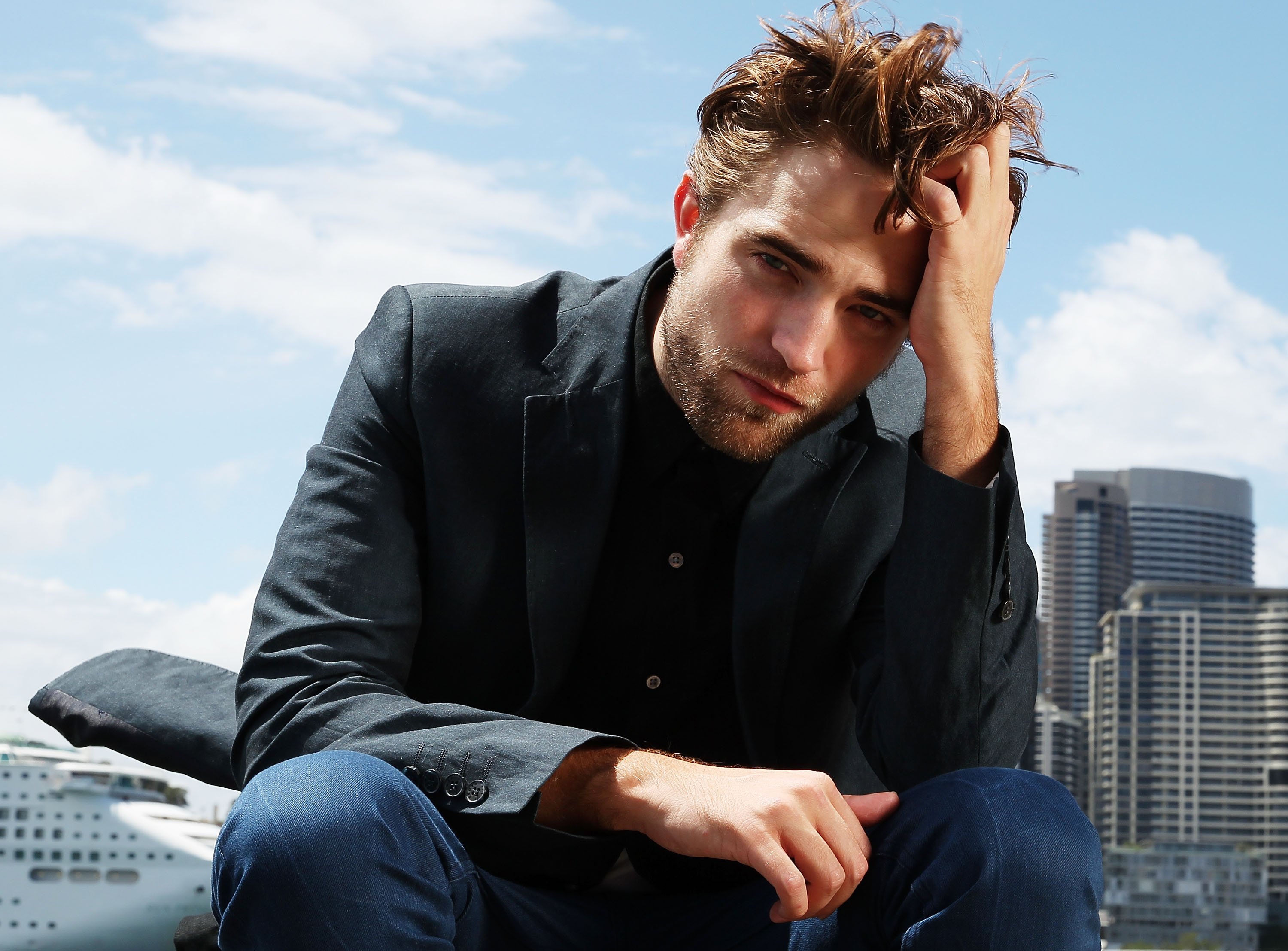 Robert Pattinson poses during a photo call to promote "Breaking Dawn - Part 2" on October 22, 2012 in Sydney, Australia. | Source: Getty Images