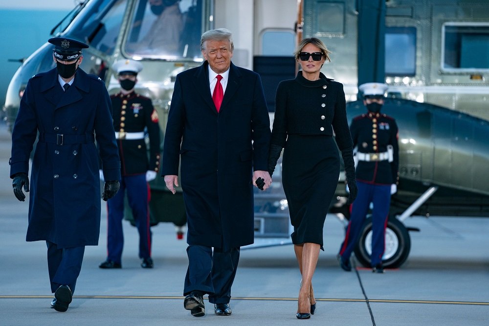 Donald Trump y su esposa Melania abandonan la Casa Blanca el 20 de enero de 2021. | Foto: Getty Images